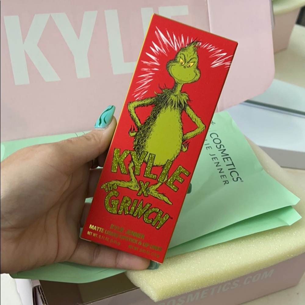 Kylie cos- How the grinch stole Christmas lip kit